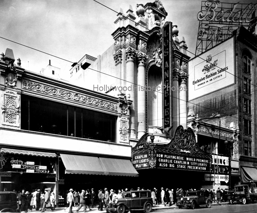 Los Angeles Theatre 1931 Premiere of City Lights starring Charlie Chaplin Broadway & 6th St. WM.jpg